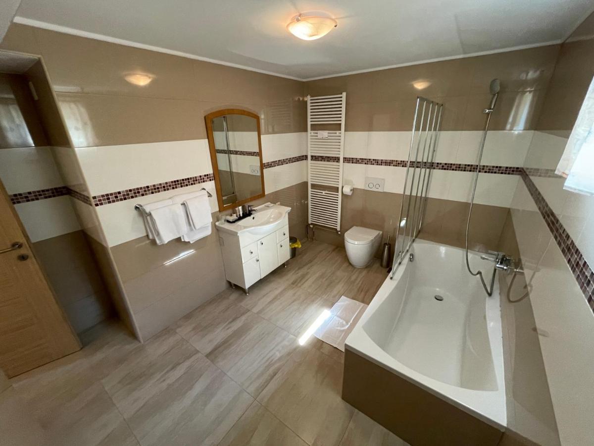 Apartment Victoria Stara Baška Exterior foto